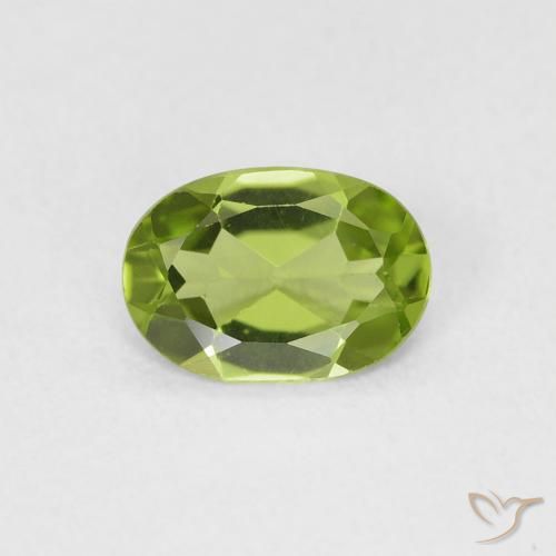 0.70ct 天然 充满活力的绿色 橄榄石, 椭圆形, VVS-VS
