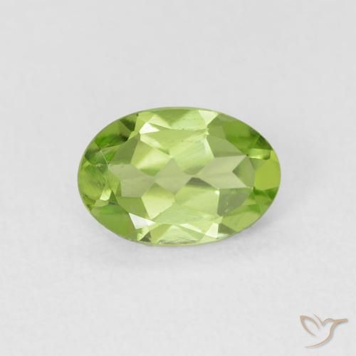 0.74ct 天然 浅活泼的绿色 橄榄石, 椭圆形, VVS-VS