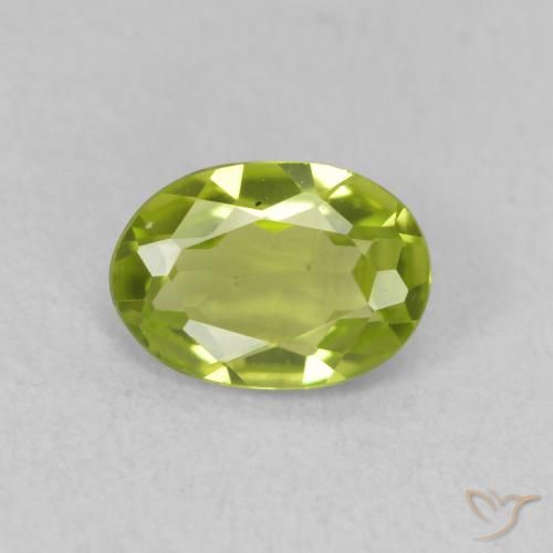 0.68ct 天然 充满活力的绿色 橄榄石, 椭圆形, VVS-VS