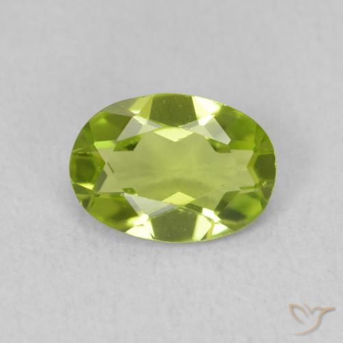 0.76ct 天然 充满活力的绿色 橄榄石, 椭圆形, VVS-VS