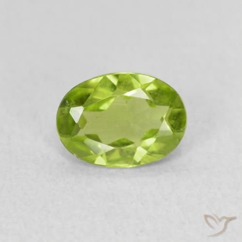 0.68ct 天然 充满活力的绿色 橄榄石, 椭圆形, VS