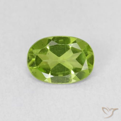 0.79ct 天然 充满活力的绿色 橄榄石, 椭圆形, VS