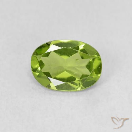 0.77ct 天然 充满活力的绿色 橄榄石, 椭圆形, VS
