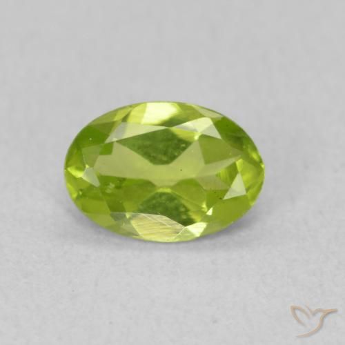 0.74ct 天然 中绿色 橄榄石, 椭圆形, VS
