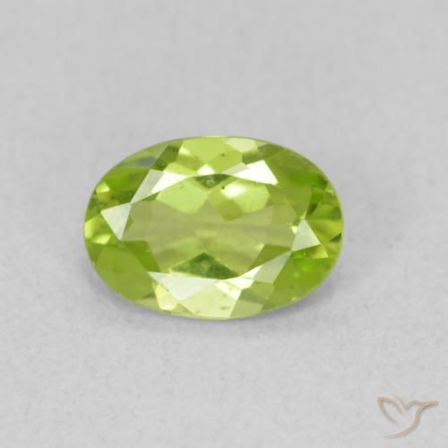 0.77ct 天然 浅活泼的绿色 橄榄石, 椭圆形, VS