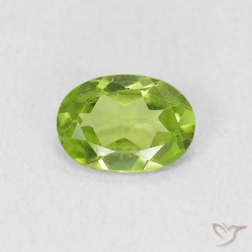 0.73ct 天然 浅活泼的绿色 橄榄石, 椭圆形, VS