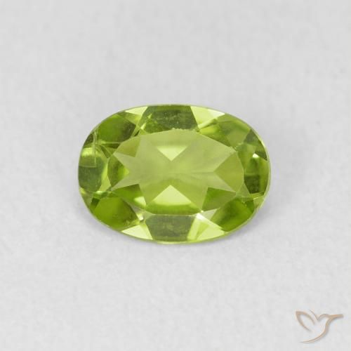 0.74ct 天然 充满活力的绿色 橄榄石, 椭圆形, VS
