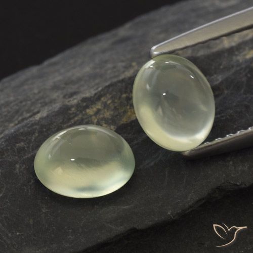1.99ctw 天然 Olive Green  葡萄石, 椭圆形, 透明