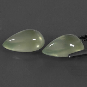 天然绿色葡萄石，梨形，10.6×6.8毫米，透明