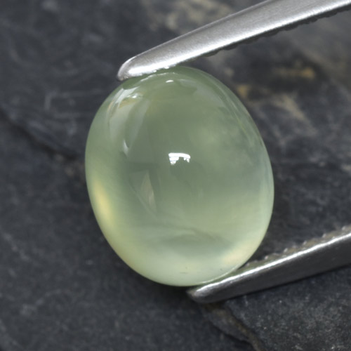 2.90克拉天然绿色葡萄石，椭圆形切割，8.9×7.3毫米，透明