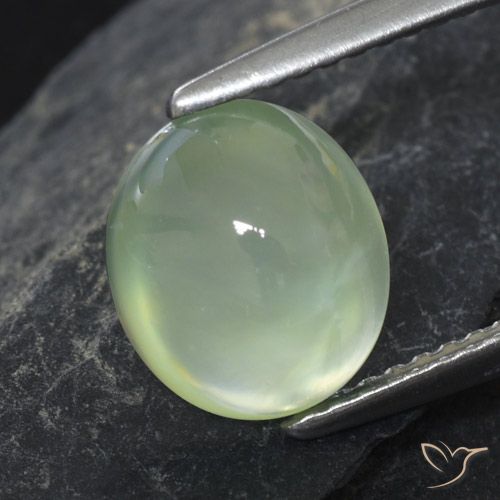 2.68ct 天然 非常浅的鼠尾草绿色 葡萄石, 椭圆形, 透明