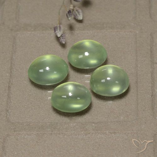 8.03ctw 天然 Very Light Green  葡萄石, 椭圆形, 透明/半透明