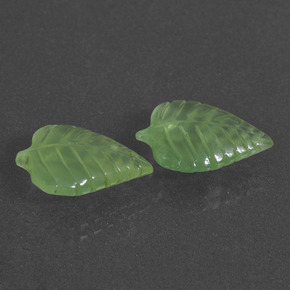 8.96天然绿色葡萄石，异形，15.1×11.1毫米，半透明