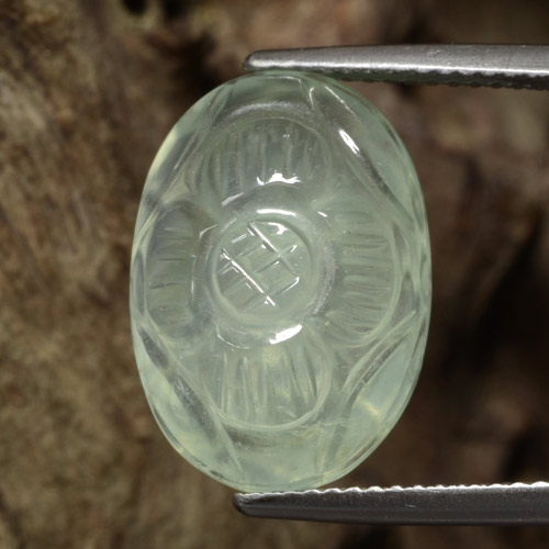 11.67克拉天然葡萄石，花形切工，半透明