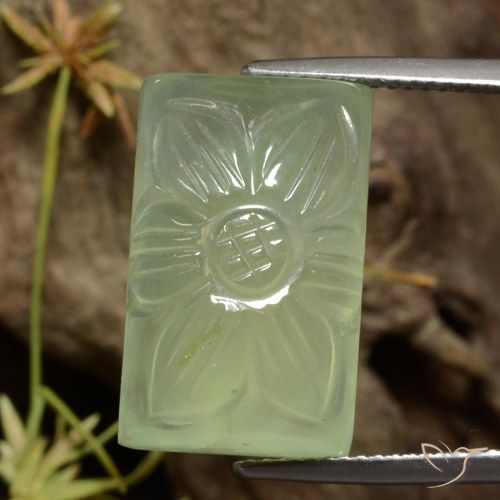 21.18ct 天然 浅绿色 葡萄石, 花形切割, 半透明
