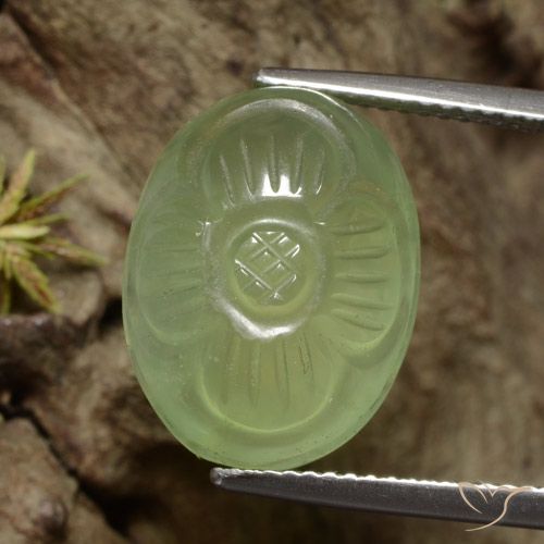 12.53克拉天然葡萄石，花形切割，半透明