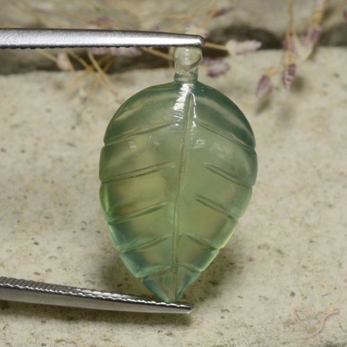 13.70ct 天然 淡土绿 葡萄石, 花形切割, 半透明