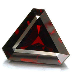 8.94克拉天然红色镁铝榴石，异形，15.7×12.3毫米，VVS