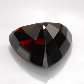 26.11克拉天然红色镁铝榴石，三角形，18.6×18.4毫米，VVS