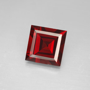 4.36克拉天然红色镁铝榴石，方形，9×9毫米，VVS