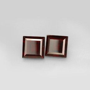 天然红色镁铝榴石，方形，8×7.9毫米，VS