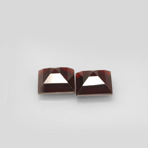 天然红色镁铝榴石，方形，8×7.9毫米，VS