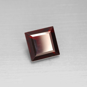 2.58克拉天然红色镁铝榴石，方形，8×8毫米，VS