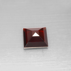 2.58克拉天然红色镁铝榴石，方形，8×8毫米，VS