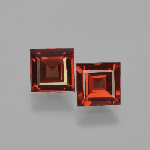 1.47天然红色镁铝榴石，方形，5×5毫米，VVS-VS
