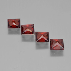 2.37天然红色镁铝榴石，方形，4.9×4.8毫米，VVS-VS