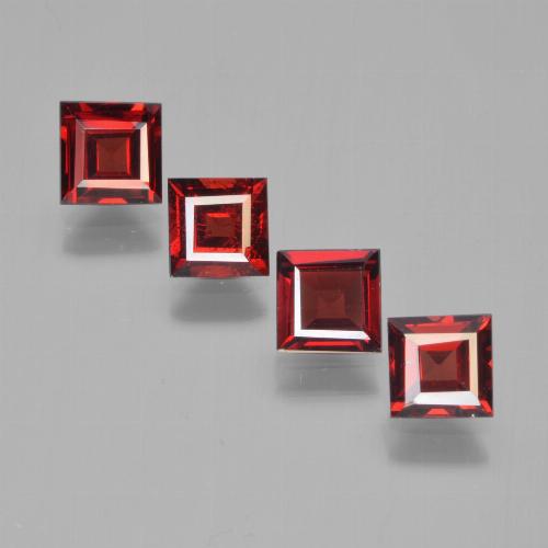 2.68天然红色镁铝榴石，方形，4.8×4.8毫米，VS