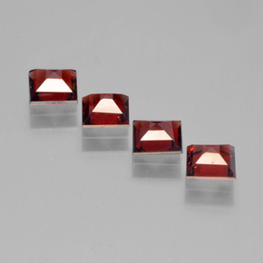 2.68天然红色镁铝榴石，方形，4.8×4.8毫米，VS