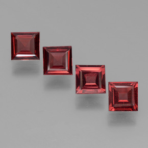 2.53天然红色镁铝榴石，方形，5×4.9毫米，VS