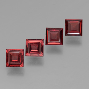 2.53天然红色镁铝榴石，方形，5×4.9毫米，VS