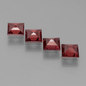 2.53天然红色镁铝榴石，方形，5×4.9毫米，VS