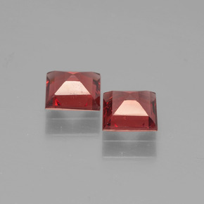 1.29天然红色镁铝榴石，方形，5×4.9毫米，VS
