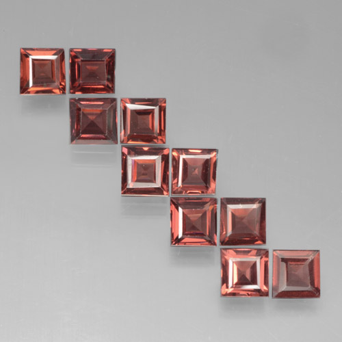3.65天然红色镁铝榴石，方形，3.9×3.9毫米，VS