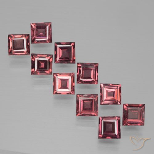 4.13天然红色镁铝榴石，方形，4×3.9毫米，VS