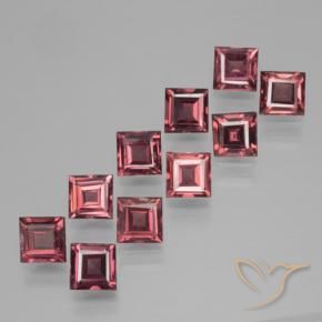 4.13天然红色镁铝榴石，方形，4×3.9毫米，VS