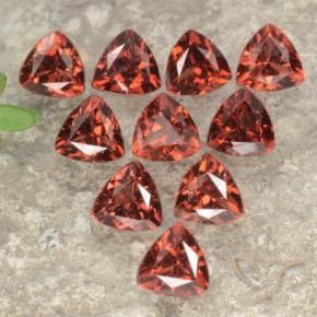 2.82天然红色镁铝榴石，三角形，3.9×3.9毫米，VS