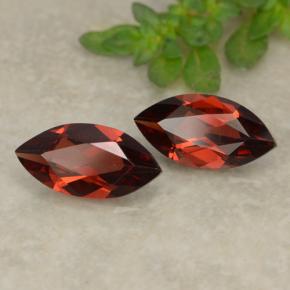 2.32天然红色镁铝榴石，马眼形，10.1×5毫米，VVS-VS