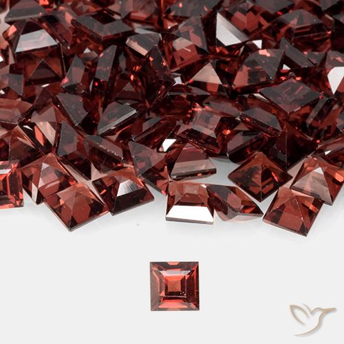 0.47ct 天然 深红色 镁铝榴石石榴石, 正方形, VVS-VS