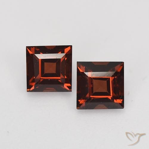 1.02天然红色镁铝榴石，方形，4.2×4.2毫米，VVS-VS