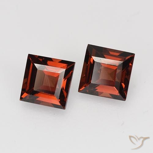 1.02天然红色镁铝榴石，方形，4.2×4.2毫米，VVS-VS