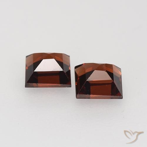 1.02天然红色镁铝榴石，方形，4.2×4.2毫米，VVS-VS