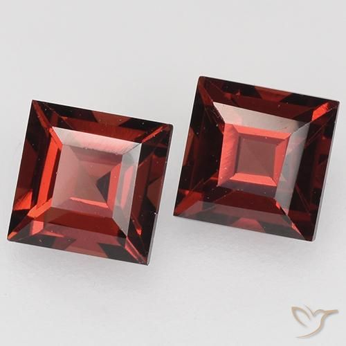 1.05天然红色镁铝榴石，方形，4.2×4.1毫米，VVS-VS