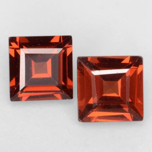 0.84天然红色镁铝榴石，方形，4.1×4.1毫米，VVS-VS