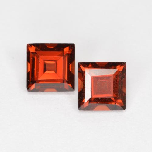 0.92天然红色镁铝榴石，方形，4.1×4.1毫米，VS