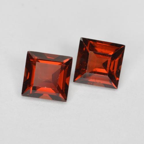 0.89天然红色镁铝榴石，方形，4.1×4.1毫米，VS
