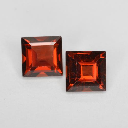 0.89天然红色镁铝榴石，方形，4.1×4.1毫米，VS